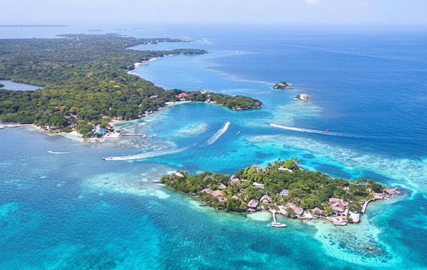 Isla Grande Rosario Islands Colombia Caribbean beach overnight stay
