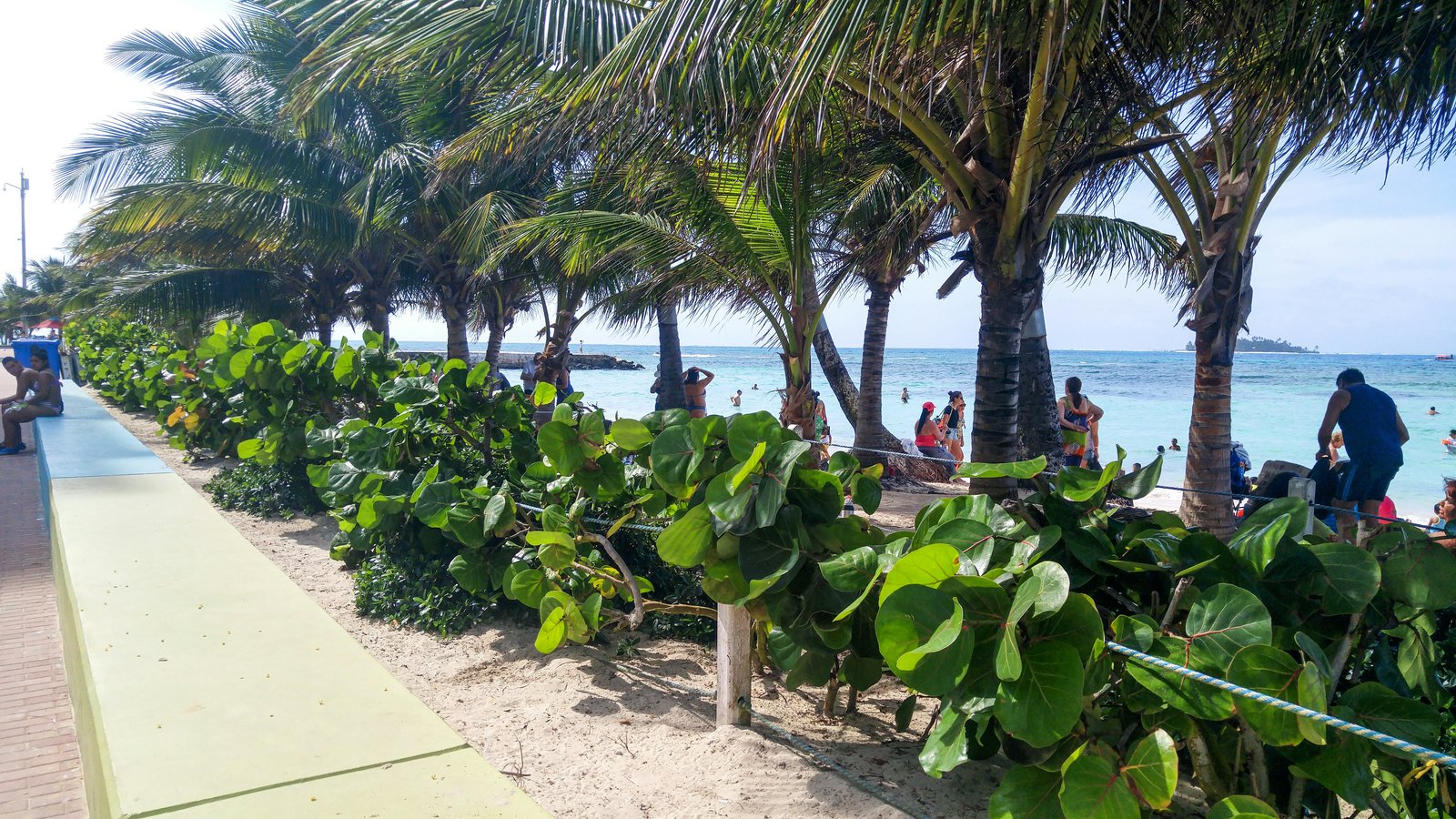 Caribbean beach crystal clear water Colombia near Rosario Islands Cartagena