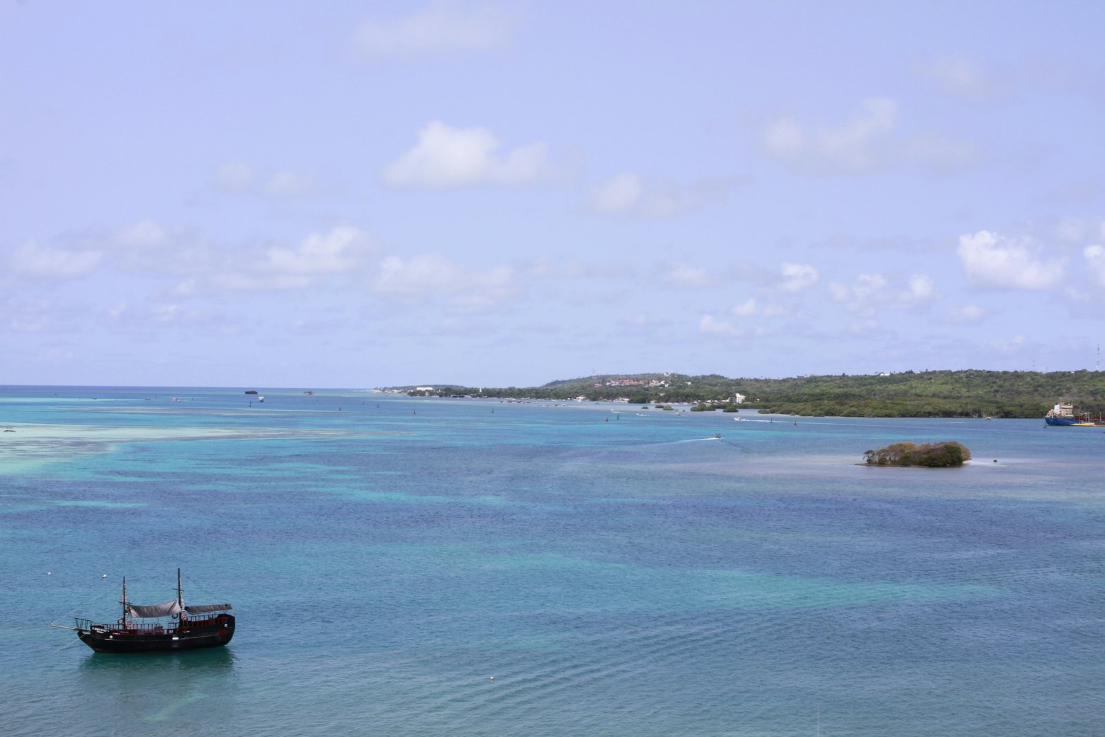Caribbean island sea Colombia San Andrés turquoise water boats